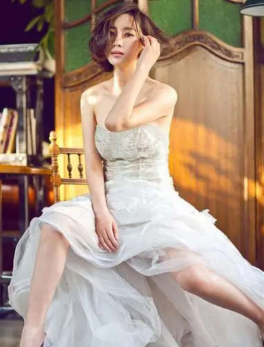 演员赵子惠美胸图片