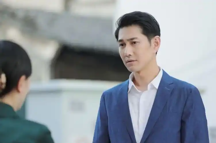 在已播出的剧集中,何明翰对角色的完成度非常高,拥有丰富演绎经验,对