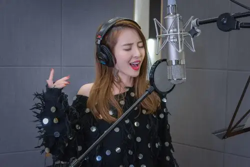 格莱美获奖制作人操刀新歌 刘雪婧新辑掀"星球旋风"