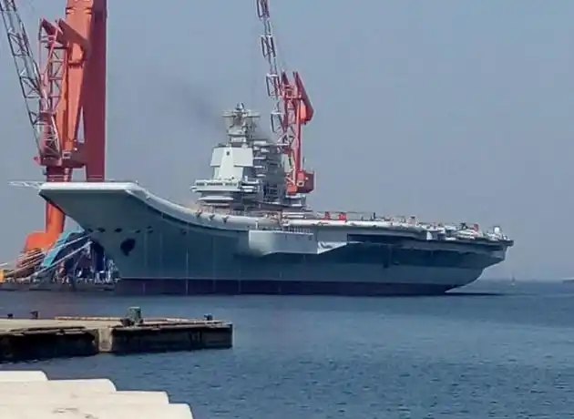 国产001a航母疑主机试车!专家解读为啥冒黑烟