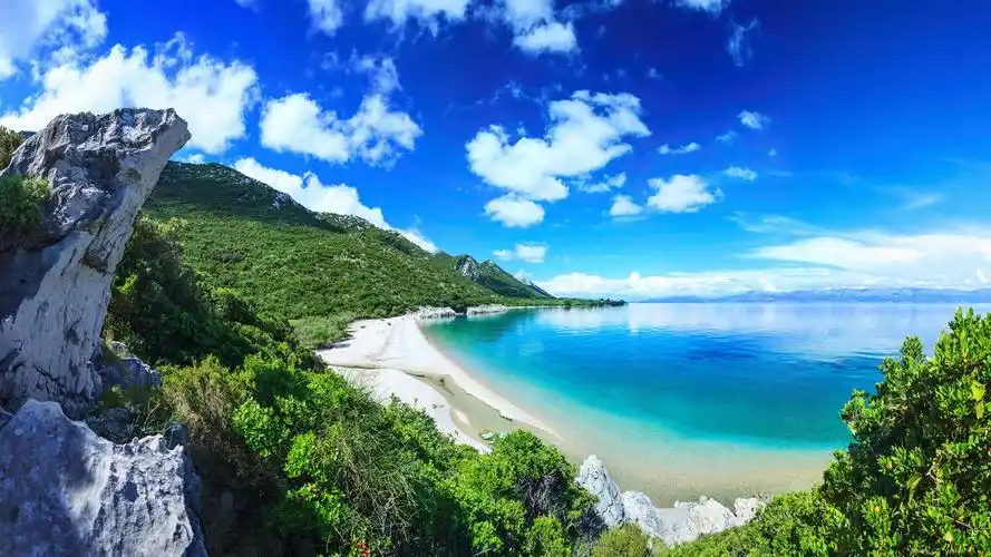 绿色养眼自然风景桌面壁纸