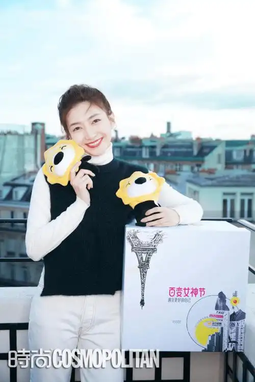 江疏影带男友亮相巴黎时装周_苏宁_时尚_礼盒