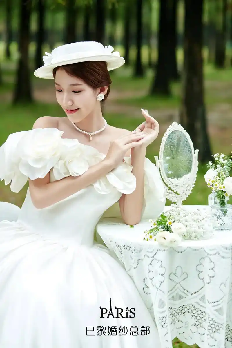 原创-优雅法式森系95流淌静谧浪漫时光.78鲜花,草地,森林  - 抖音