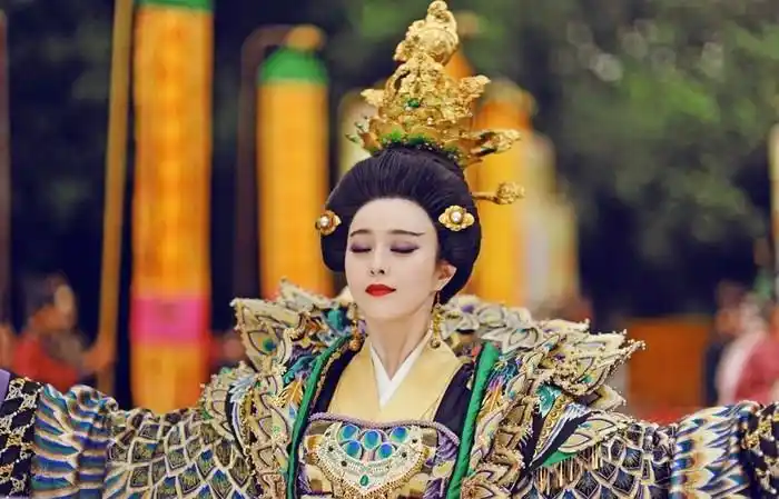 唐高宗死的那一年,武则天已经59岁,正式登基称帝时已经66岁,然而由于