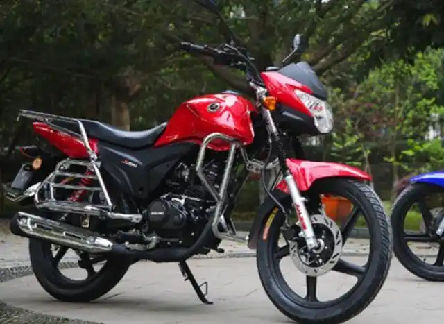 售价不到8千国产嘉陵又出150摩托街车实用为主续航超600km