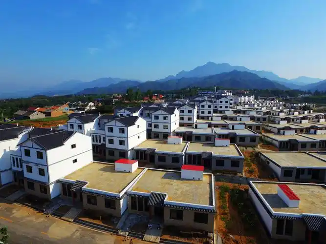 王屋山下新民居李会平摄