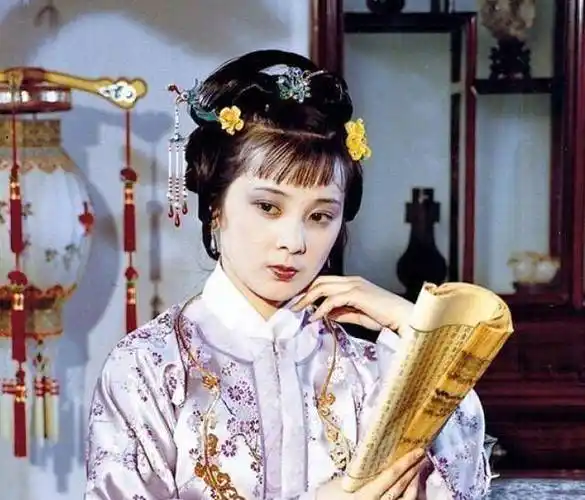 再读《红楼梦》:贾迎春为什么是木头一般的性格?_夫人_贾母_子女