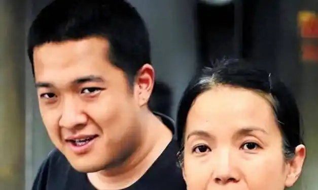 为美国庆生,悼念安倍,背刺祖国的"影后"吕丽萍,如今自食恶果|孙海英