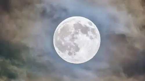 月亮在影响着人类的进化新研究发现满月让人类变得更活跃