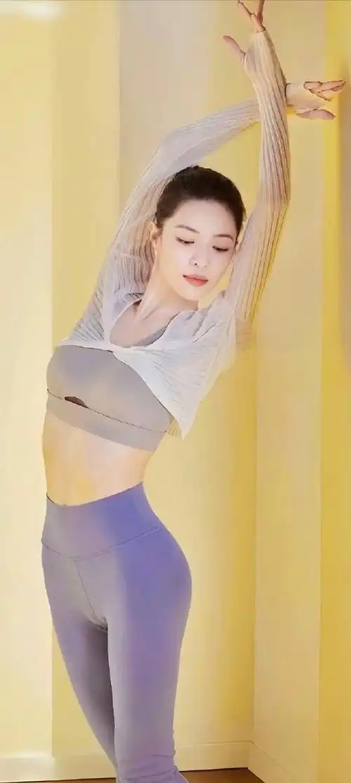 其实除了钟楚曦的身材营销,小编对她的印象还停留在电影《芳华》里