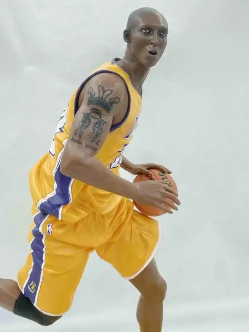 24号黑曼巴科比布莱恩特投篮可动手办公仔纪念品限量版生日礼物