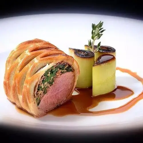 法国料理的精美摆盘食物世界