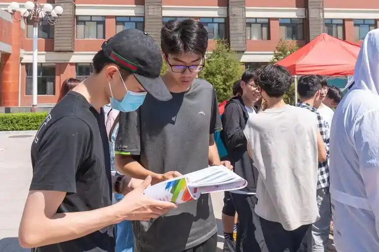 的素质(2)理解素质项(3)为自己评级(4)抽取2个大学生活中的场景卡片