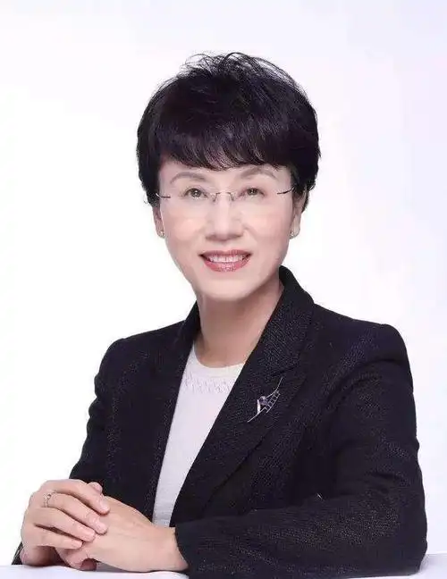 这位北大女教授才是真正的女神坚毅勇敢地追求梦想能力超强