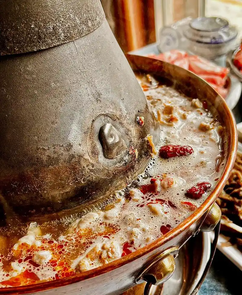 老北京铜锅涮肉,必须是芝麻酱做 - 抖音