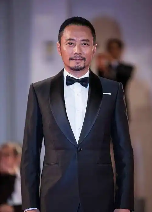 原创著名演员张涵予被曝婚内不忠诚女的也是圈内明星