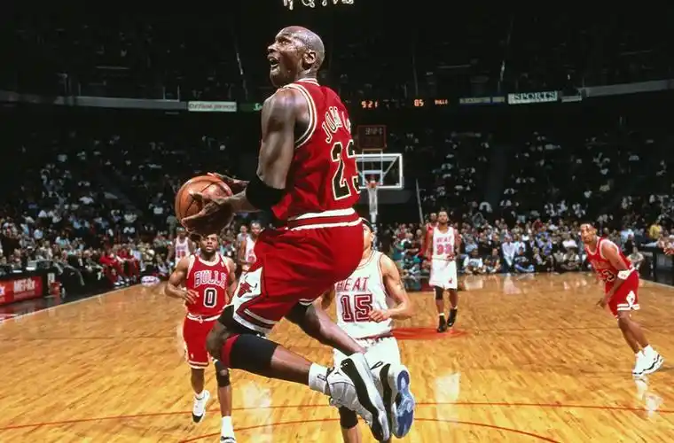 1分,乔丹生涯8大纪录,打破一个就是超巨