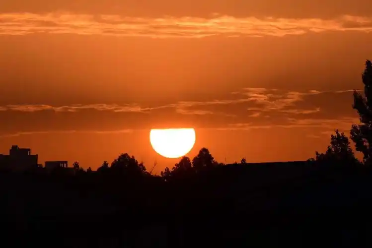 日出清晨第一米阳光