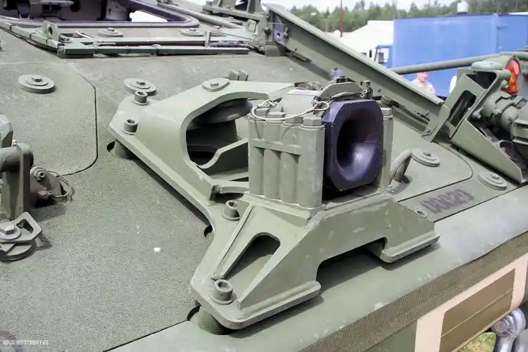 美国m1126斯崔克8x8轮式装甲车标准运兵型照片(2)