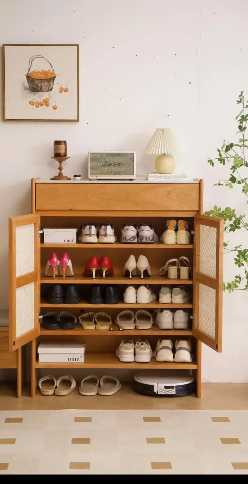 实木樱桃木鞋柜,搭配藤编柜门,好看还透气.柜门采用天然藤编, - 抖音