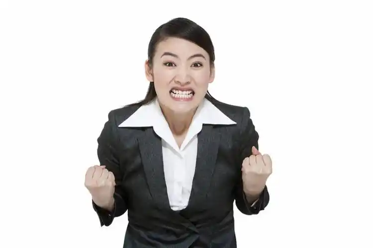 商务女士双手握拳