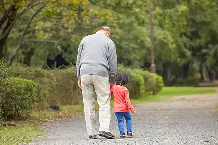 漫步的背影图片