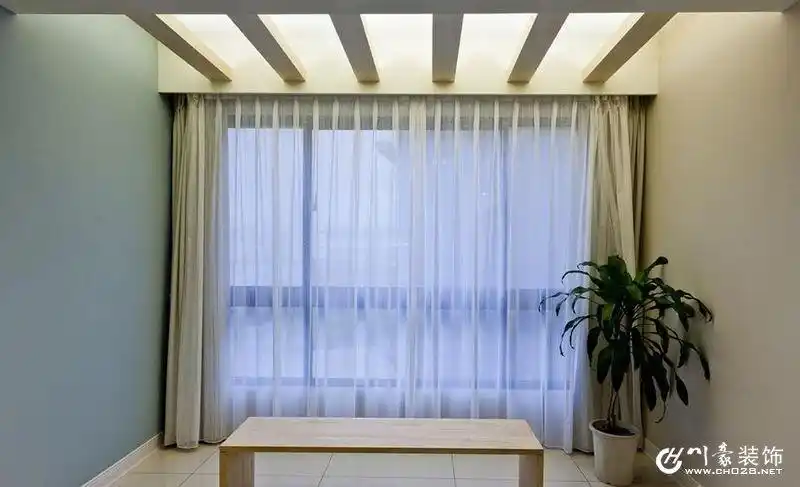 为主,开放式的厨房使得整体空间更大气通透,沙发背景墙采用浅蓝色的