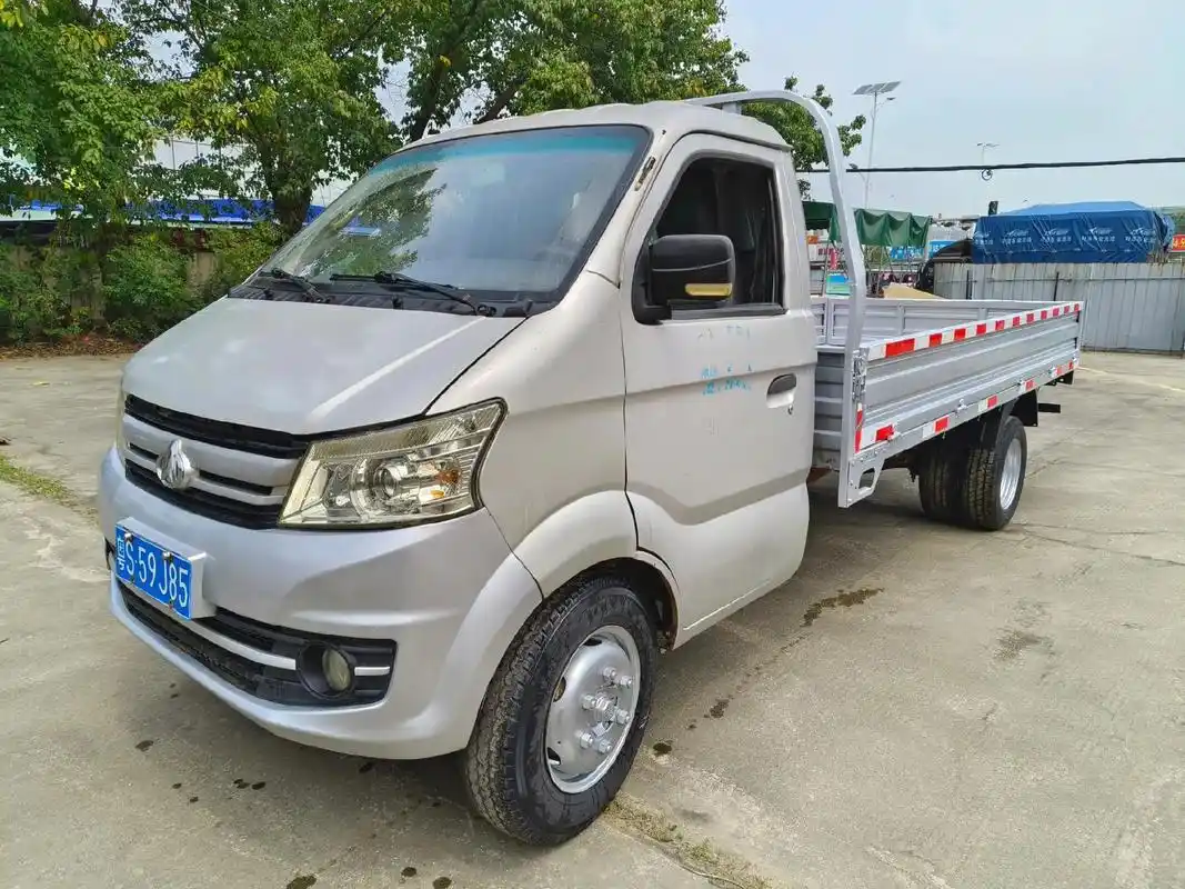 长安跨越王x5平板货车 上牌时间: 2016年03月入户过2次户 年