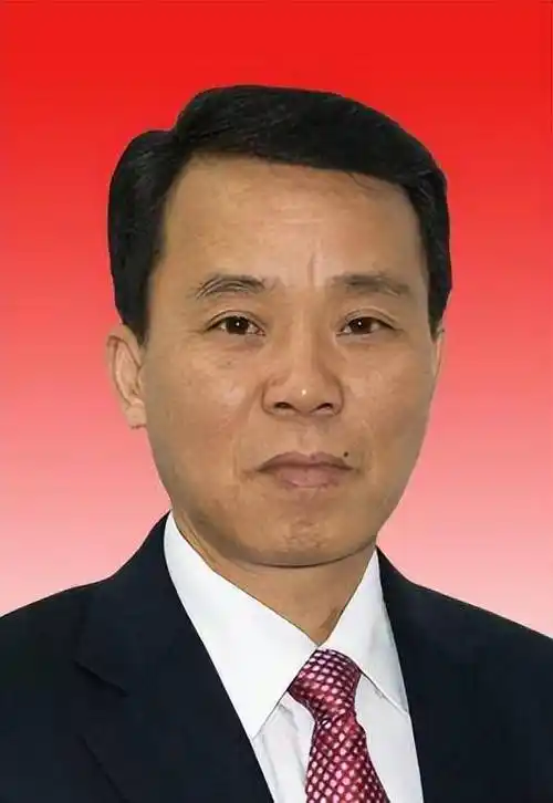 抚州市委书记魏晓奎说:"肖毅为了追求所谓的政绩,在经济相对落后的