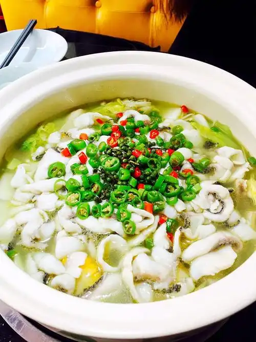 众品不住嘴青椒鱼