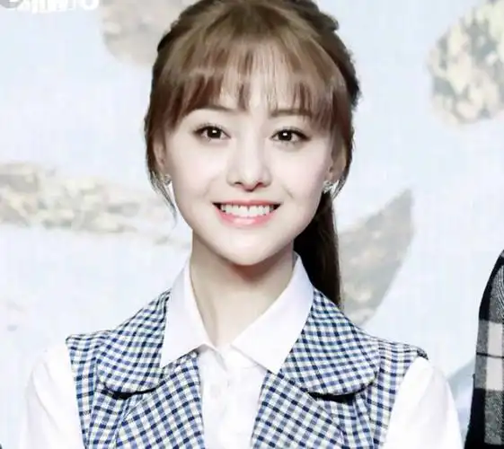 郑爽把刘海撩上去,网友开始怀疑人生,刘海一走毁所有啊_新浪看点