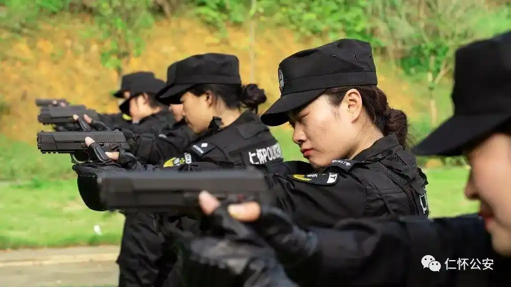 英姿飒爽的仁怀女子特战队了解一下视频揭秘