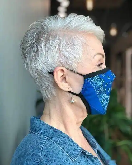 59到99的女性,短发可以选择这三种,花白头发也很美_发型_纹理_时尚