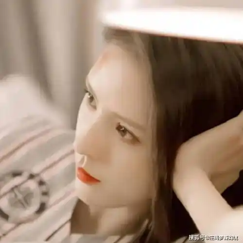 张予曦在2019年与袁冰妍,成毅等人合作主演了古装仙侠剧《琉璃美人煞