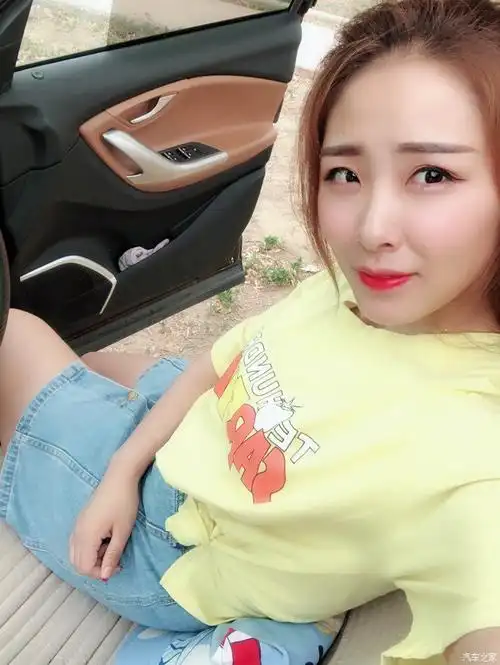 媳妇当车模～惬意的周末带你闯进一片桃园