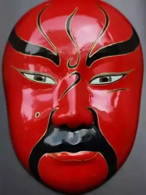 演关公的人,为何会在脸谱上多加个黑点