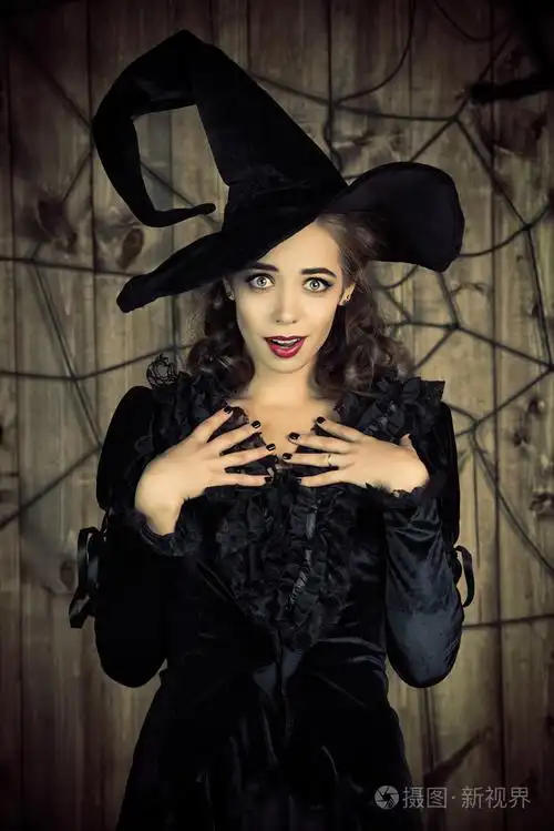 漂亮的女巫.万圣节的概念