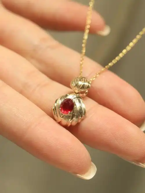 异域风十足的鸽血红红宝石吊坠9599