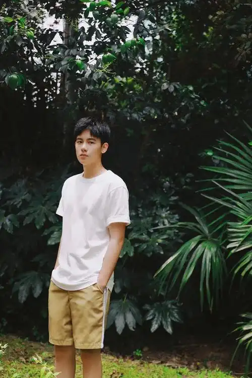 没人搬这套写真吗胡先煦太好看了听风哥哥yyds