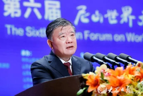 光明日报社总编辑张政,中国人民大学党委书记,尼山世界儒学中心理事长