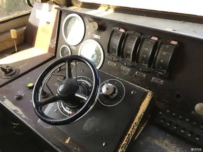【图】其实,火车驾驶室是这样的,新闻里的都不是真的.