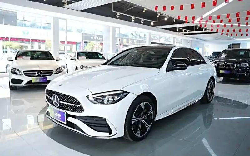 22年7月上牌奔驰c260l 皓夜运动版 全车原版原漆 就开了3千公里 比