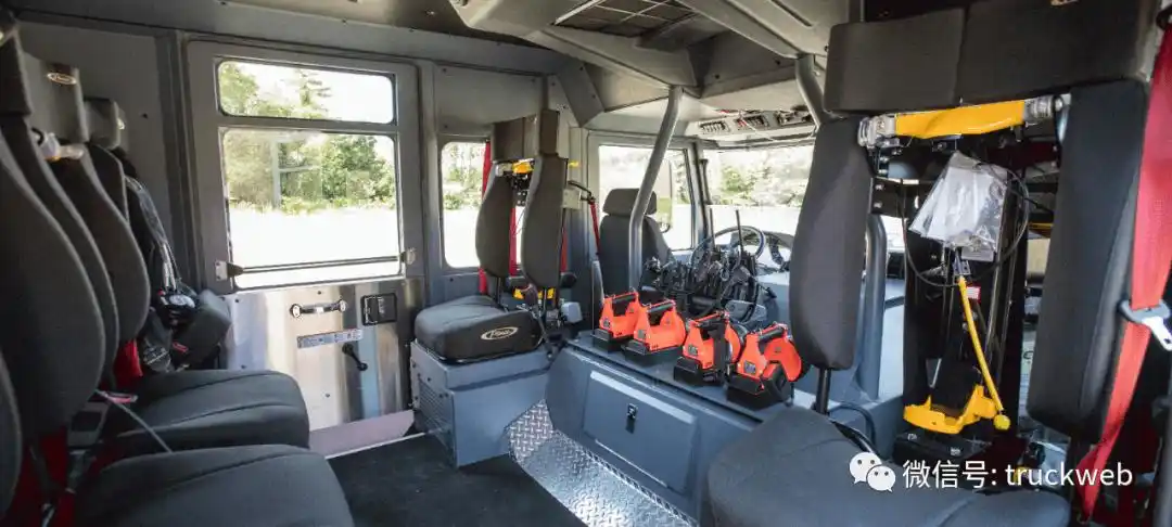 玩的就是高度定制 全面解析北美消防车之驾驶室/底盘篇
