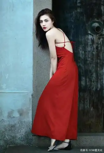 《青春抛物线》开播 赵茜化身排球健将致敬中国女排