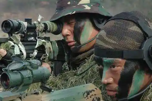 《刺客》改编的电视剧《狙击生死线》,被公认揭开了中国狙击手的神秘