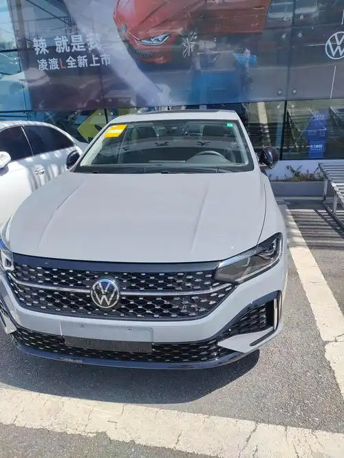 大众朗逸 昨天在成都问了一下 280 星空满毅版  落地138400我觉得还是