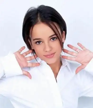 法国红歌星艾莉婕清纯演唱(图片视频)