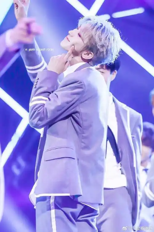 9015蔡徐坤c位出道六周年快乐95  蓝玫瑰绽放 精彩绝伦  未曾