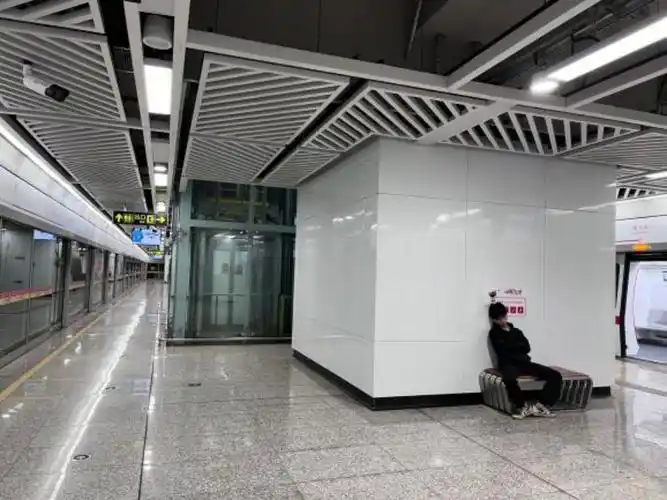 9,南方泉站:(1个)8,葛埭桥站:(3个)7,文化宫站:(1个)6,金匮公园站:(1