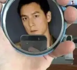 你是否想像吴彦祖那般帅气,每天照镜子被自己帅晕,桃花运拉满.